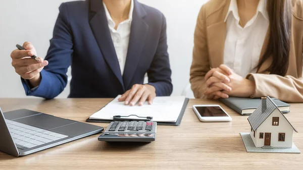 House model with agent and customer discussing for contract to buy, get insurance or loan real estate or property. — Stock Photo, Image