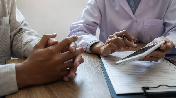 Psychiater Oder Professioneller Psychologe Beratung Über Diagnostische Untersuchung Krankheit Oder — Stockfoto