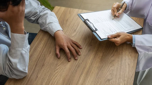 Psychiater Oder Professioneller Psychologe Beratung Über Diagnostische Untersuchung Krankheit Oder — Stockfoto