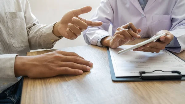 Psychiater Oder Professioneller Psychologe Beratung Über Diagnostische Untersuchung Krankheit Oder — Stockfoto