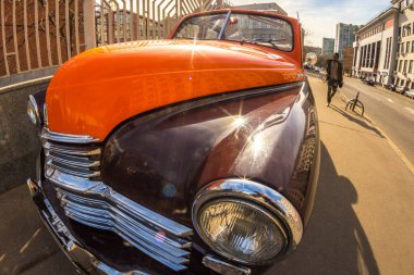 Moskova, Rusya - 13 Nisan 2016: Eski restore edilmiş retro otomobil GAZ M-20 Volga Pobeda