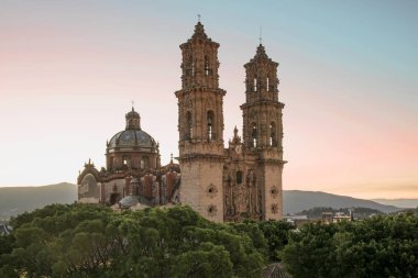Taxco'da Santa Prisca Katedrali