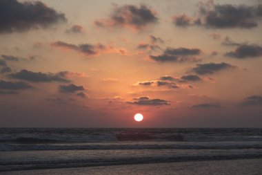 Okyanusta gün batımı