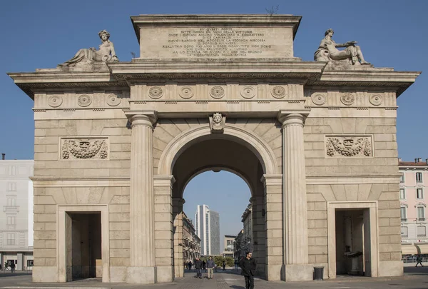 Como'nun kapı, Milano, İtalya