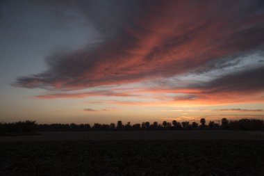 Kırmızı geç günbatımı 