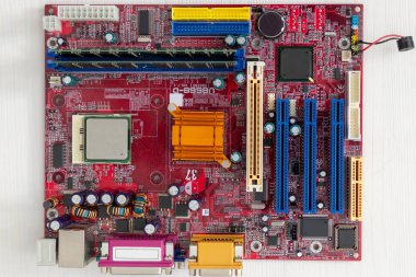 İşlemcili ana kart, üst görünüm