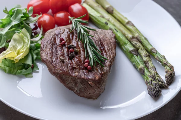 Steak White Plate Vegetables — Stock Photo, Image