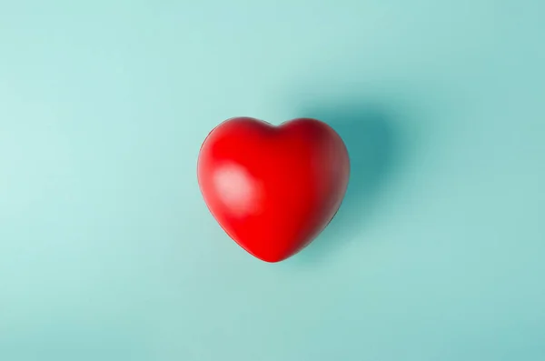 Червоне Серце Світло Блакитному Зеленому Фоні — стокове фото