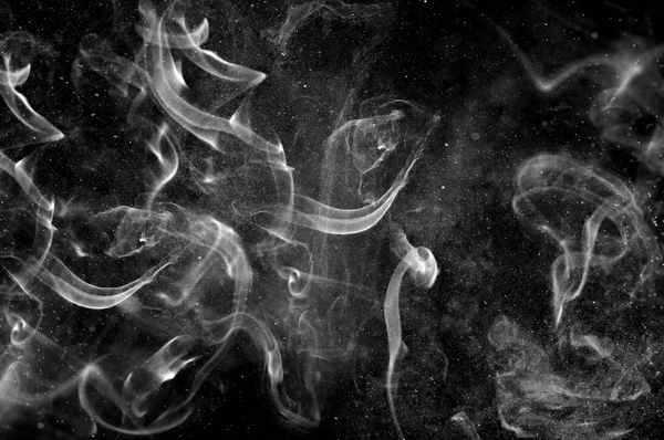 Abstrakter weißer Rauch und Sprühwasser auf schwarzem Hintergrund. b — Stockfoto