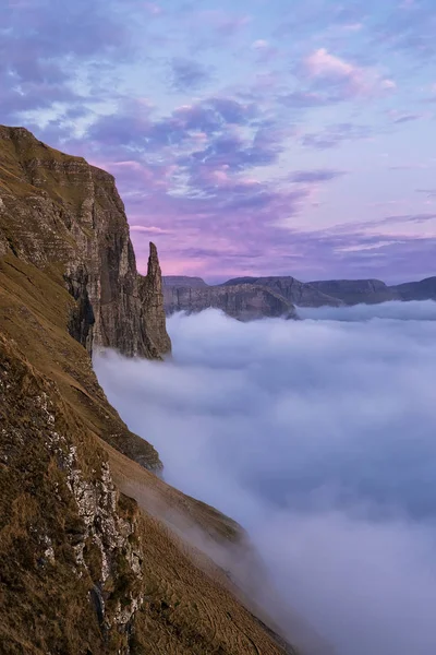 Autunno Oro Rock Witch Finger Trllkonufingur Tramonto Nuvole Coprivano Oceano — Foto Stock