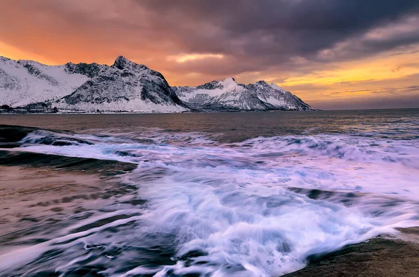 Θέα Πάνω Από Ersfjord Από Πολύχρωμα Βράχια Στο Ηλιοβασίλεμα Και — Φωτογραφία Αρχείου