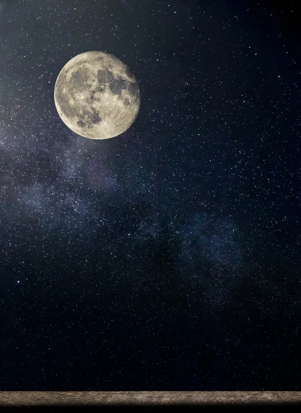 Noche estrellada y luna — Foto de Stock
