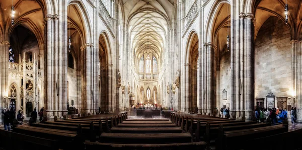Hradcany, Pragu en ünlü kilise St. Vitus Katedrali — Stok fotoğraf