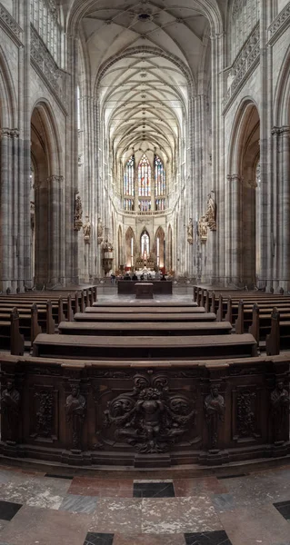 Catedral de San Vito en Hradjalá, la iglesia más famosa de Pragu — Foto de Stock