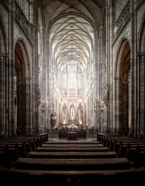 Catedral de San Vito en Hradjalá, la iglesia más famosa de Pragu — Foto de Stock