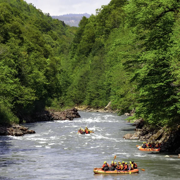 Rafting. Alliage sur la rivière de montagne. White River. Adygea, Russi — Photo