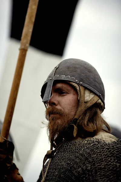 中世纪欧洲的战士。中世纪战争历史重建 — 图库照片