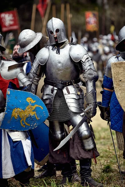 Воин средневековой Европы. Средневековая историческая реконструкция — стоковое фото