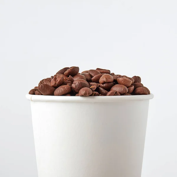 Papper kopp med kaffe. Återvinning papper — Stockfoto
