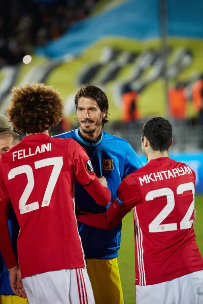 Equipos de saludo - Marouane Fellaini y Henrikh Mkhitaryan (MU ) — Foto de Stock