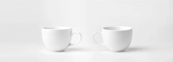 Чашка кофе на белом фоне — стоковое фото