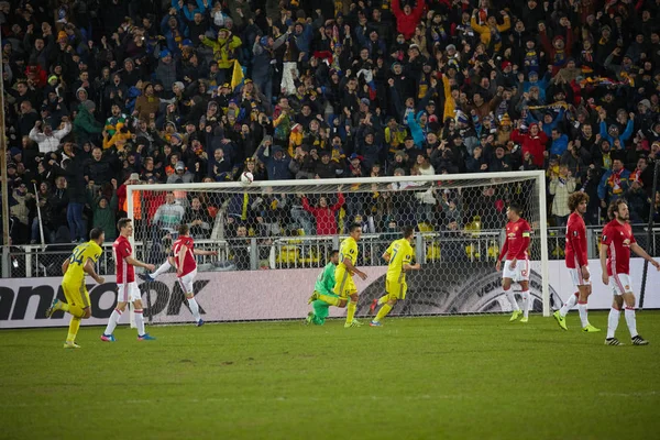 Cél a Manchester United ellen. Játék pillanatokban a mérkőzés 1/8 döntő-a Bajnokok Ligájában — Stock Fotó