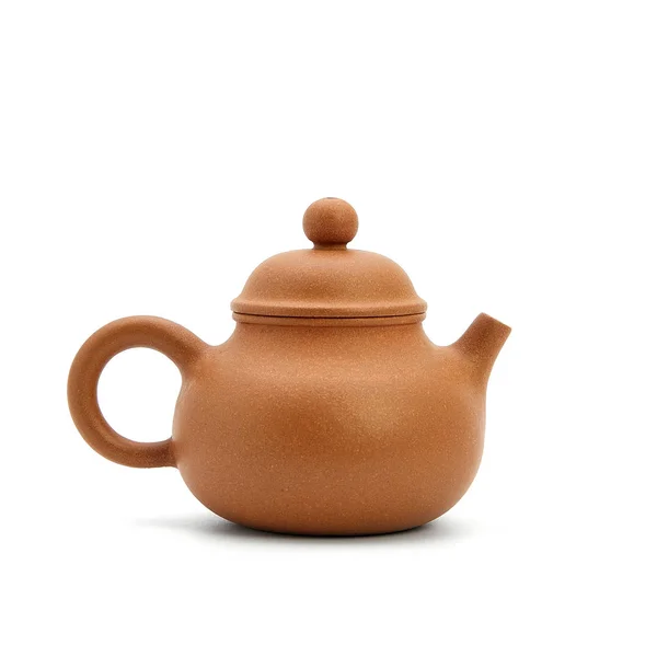 Kleine Steingut Teekanne, Schüssel und Tee auf weißem Hintergrund — Stockfoto