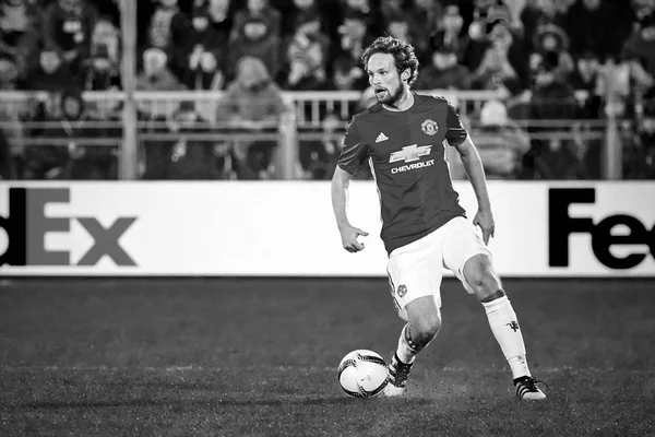 Juan Mata con balón (mediocampista atacante) en la final del partido 1 / 8 de la Europa League — Foto de Stock