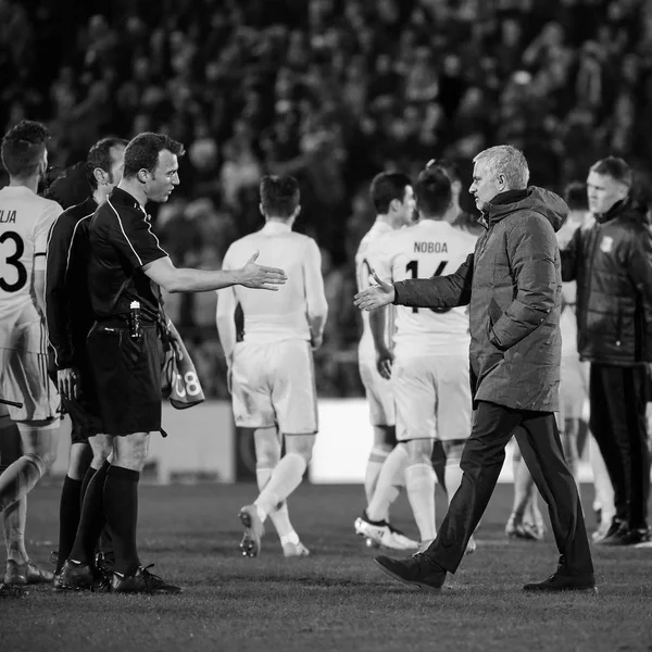 Jose Mourinho a soudci, herní momenty v utkání 1/8 finále Evropské ligy — Stock fotografie