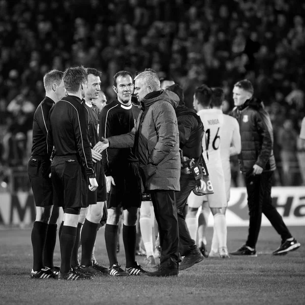 Jose Mourinho and judges, Game moments in match 1/8 finals of the Europa League — Stock Photo, Image