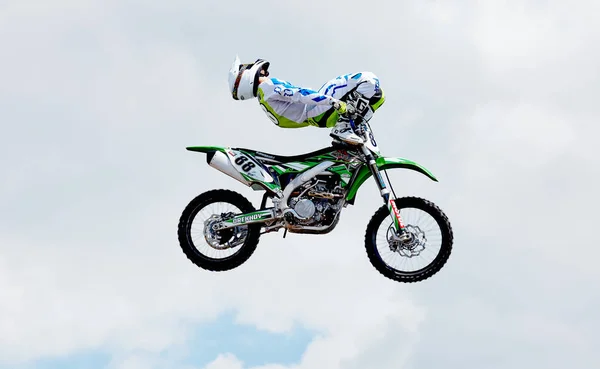 Jinete profesional en la FMX (Freestyle Motocross ) — Foto de Stock