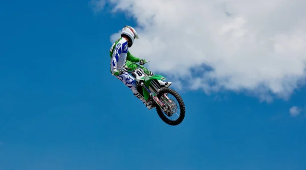 Cavalier professionnel au FMX (Freestyle Motocross ) — Photo