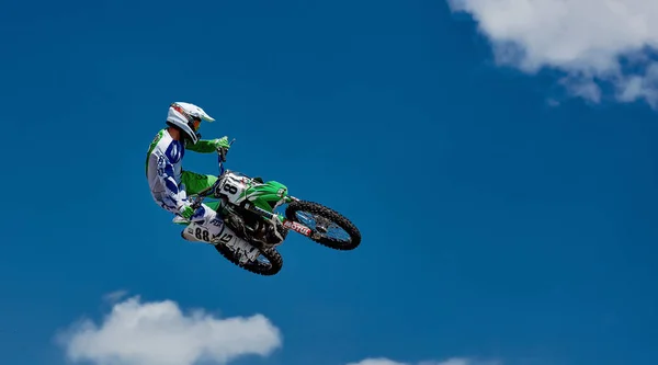 Jinete profesional en la FMX (Freestyle Motocross ) — Foto de Stock