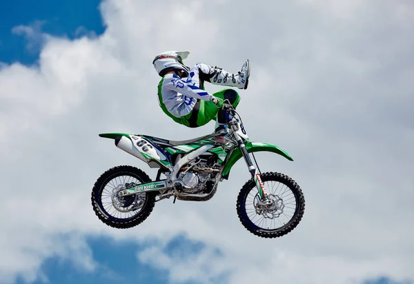 Cavalier professionnel au FMX (Freestyle Motocross ) — Photo