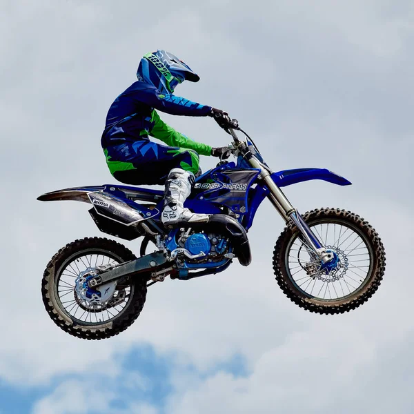 Jinete profesional en la FMX (Freestyle Motocross ) — Foto de Stock