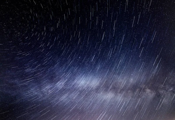 Star trails Photography, and the light cloud of the milky way — Stock Photo, Image