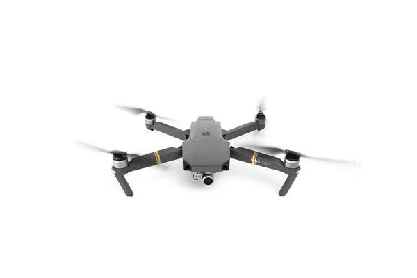 Dji mavic pro drohne im flug, auf weißem hintergrund. eine der tragbarsten Drohnen — Stockfoto