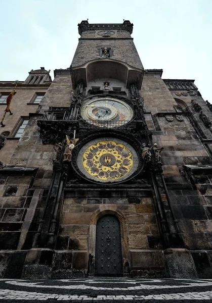 Pražské Staroměstské náměstí a orloj, Praha — Stock fotografie
