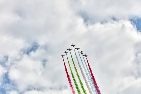 Aerobatic Team Al Fursan (Fursan Al Emarat) — Stock Photo, Image