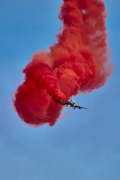 Aerobatic Team Al Fursan. Color smoke show — Stock Photo, Image