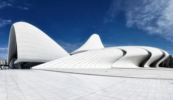 Heydar Aliyev Center. designet af Zaha Hadid . - Stock-foto