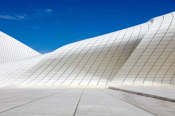 Centro Heydar Aliyev. desenhado por Zaha Hadid . — Fotografia de Stock