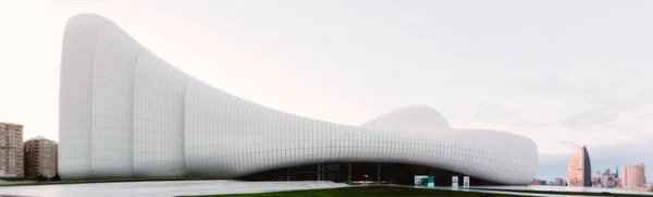 Heydar Aliyev Center. designed by Zaha Hadid. — Stock Photo, Image