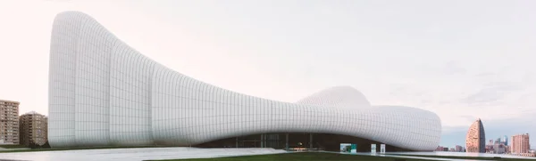 Heydar Aliyev Center. designed by Zaha Hadid. — Stock Photo, Image