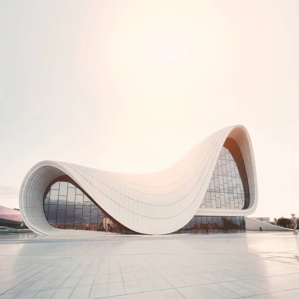 Heydər Əliyev Center. ontworpen door Zaha Hadid. — Stockfoto