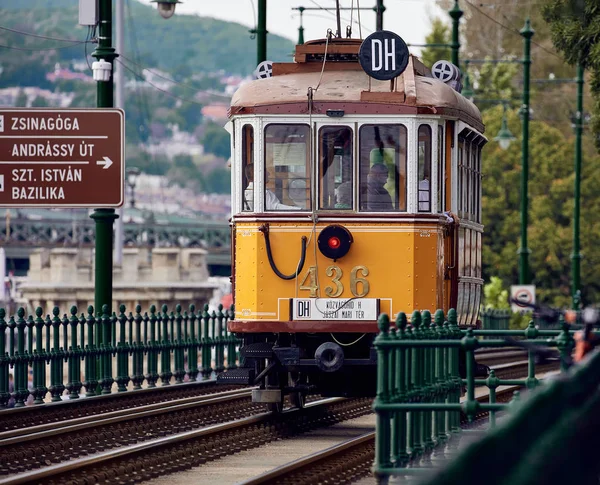 Historiska spårvagnen i Budapest. Budapest, Ungern. 09.09.2017 — Stockfoto