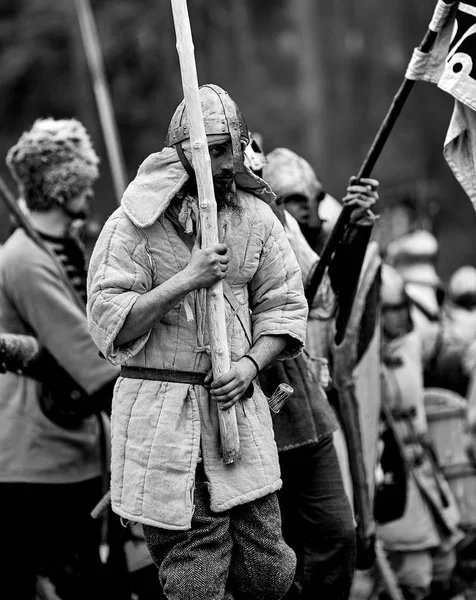 Harcos a középkori Európában. Középkori csata (rekonstrukció) — Stock Fotó