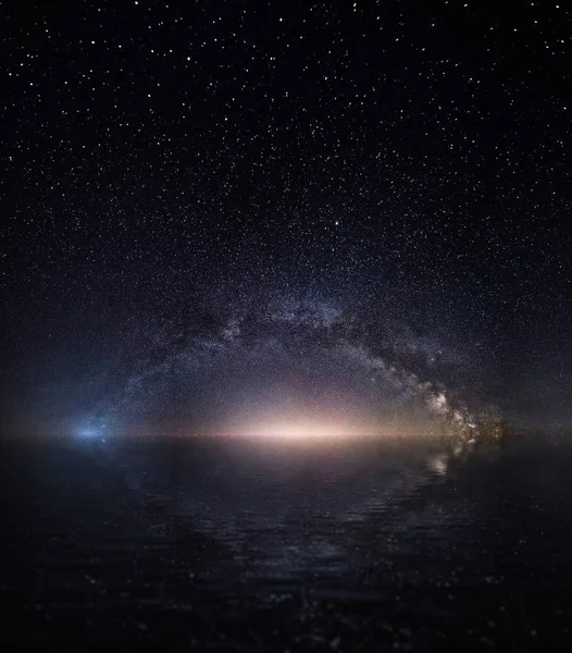 Чумацький шлях і зоряне небо. панорама нічного неба — стокове фото