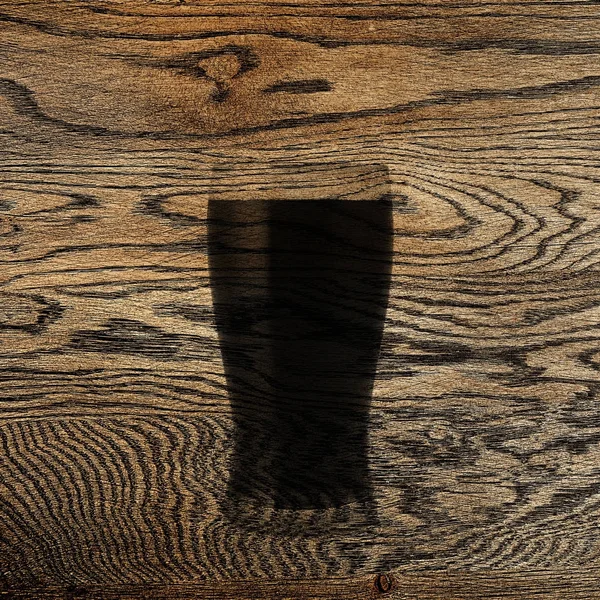 Birra bruciata sulla quercia. rovere massello. sfondo in legno — Foto Stock