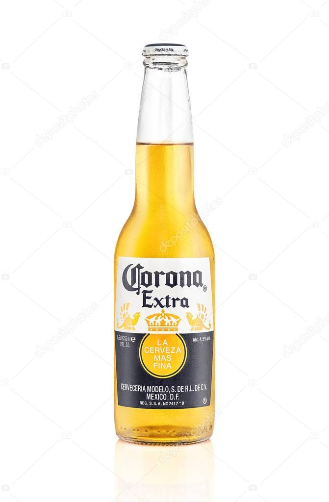 flesje Corona Extra bier geïsoleerd op witte achtergrond ...